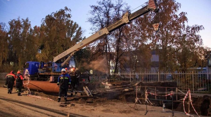 Тысячи барнаульцев остаются без отопления из-за аварии на теплосетях СГК