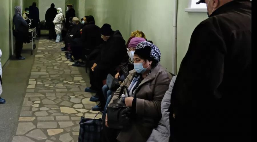 Бийские медучреждения назвали «рассадниками заразы» из-за наплыва ковидных пациентов