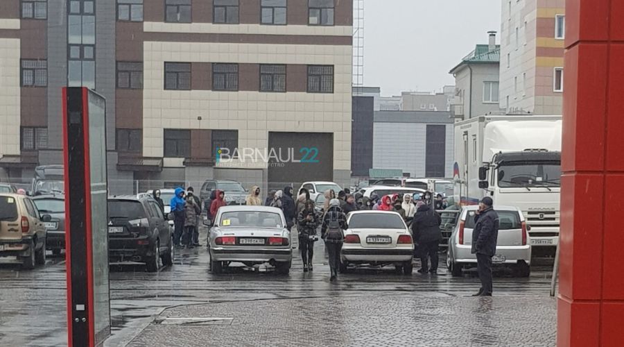 Очередь на вакцинацию в «Праздничном»