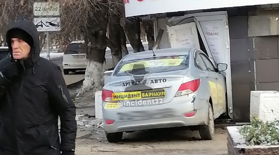 Барнаульский перекрестке снова оказался в сводке происшествий