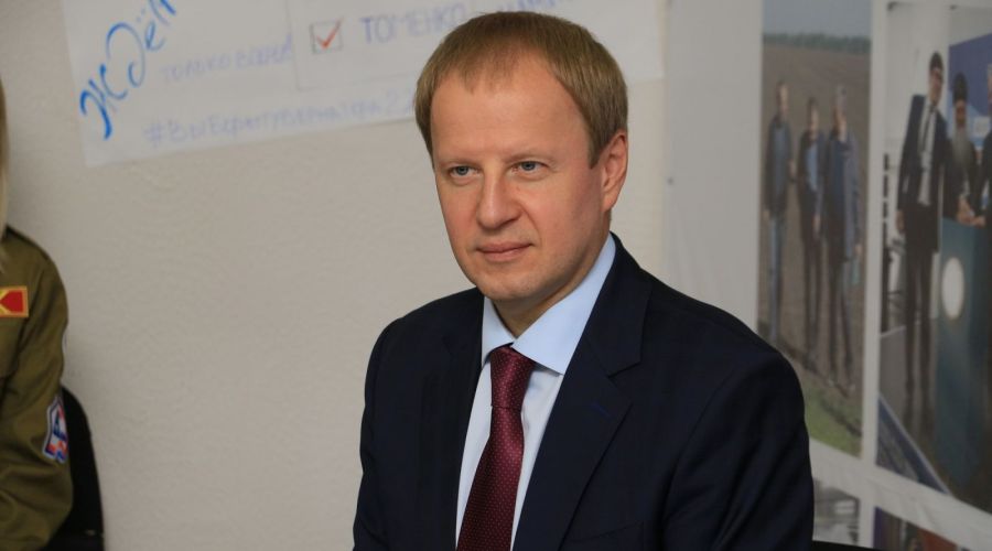 Власти начали собирать вопросы на «прямую линию» с губернатором Алтайского края Виктором Томенко