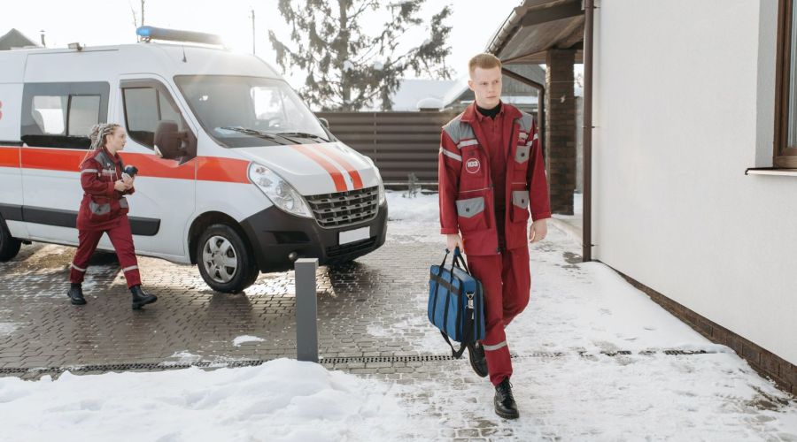 Минздрав Алтайского края объяснил законность отстранения от работы непривитого сотрудника «скорой помощи»